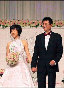 张怡宁嫁大20岁老公，两人几乎是无性婚姻，老公最好年华给了袁立